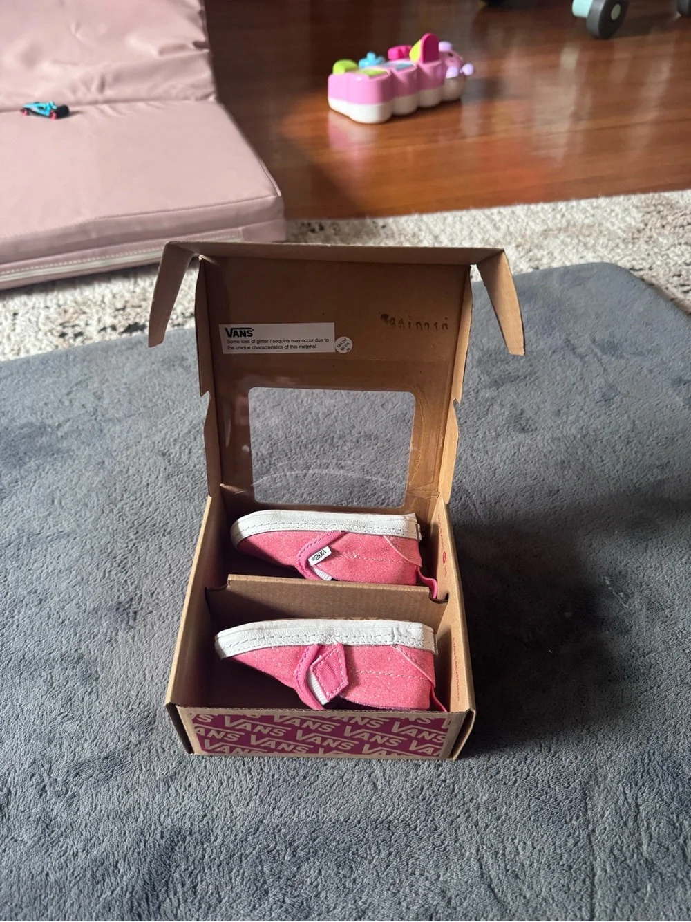 Baby girl Vans Kids Slip-On Glitter Sneakers in Pink size 3